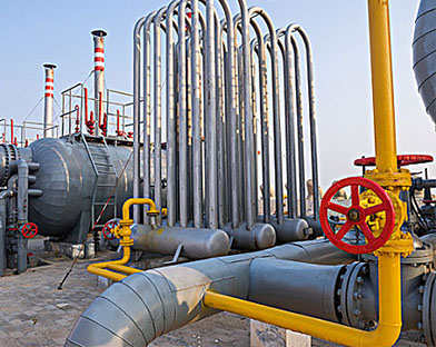 What are the commonly used valves in oil refining equipment?